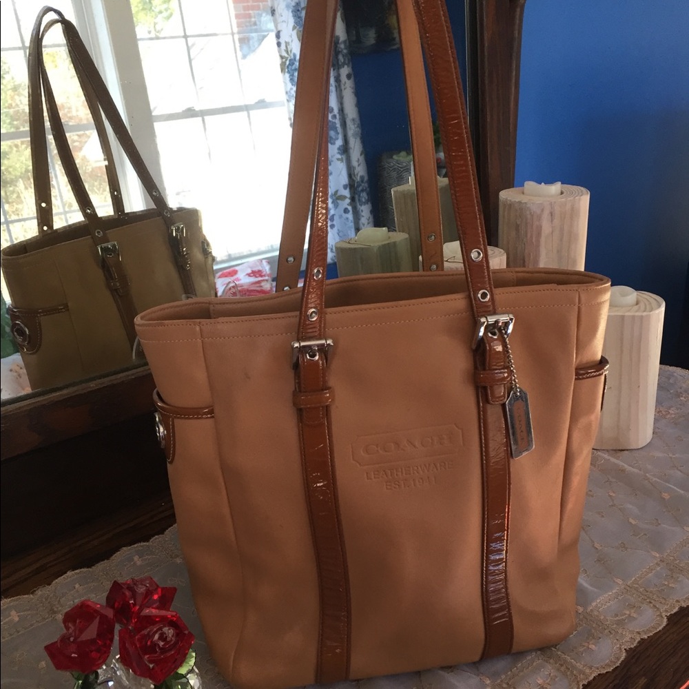 COACH HANDBAG